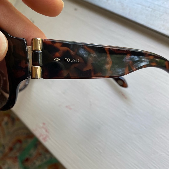 Sold- Fossil brown tortoise shell wide sunglasses - Picture 3 of 6